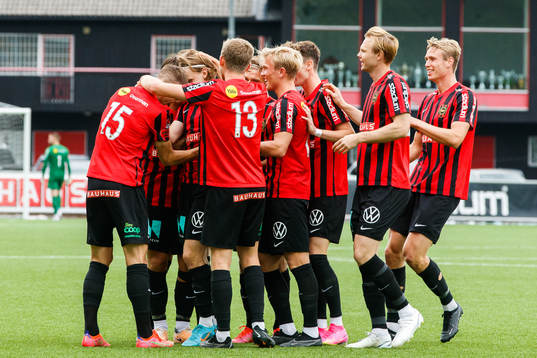 Brommapojkarnas spelare jublar