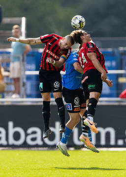 Brommapojkarnas Amadeus Sögaard och Kevin Ackermann i en