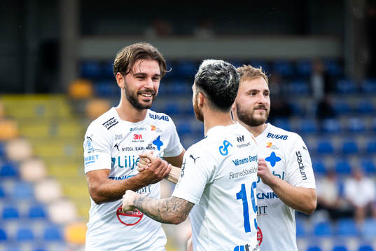 Värnamos Edvin Becirovic jublar