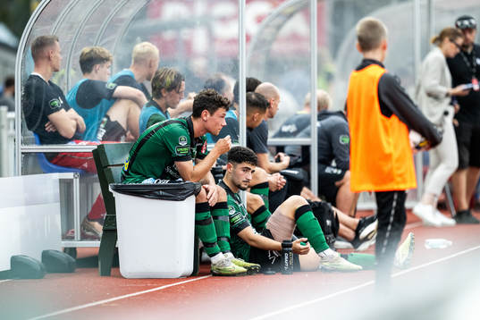 Varbergs Mads Borchers och Varbergs Ismet Lushaku deppar