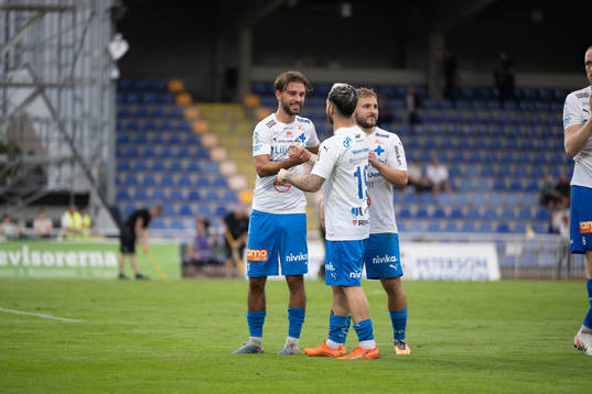 Värnamos Edvin Becirovic jublar
