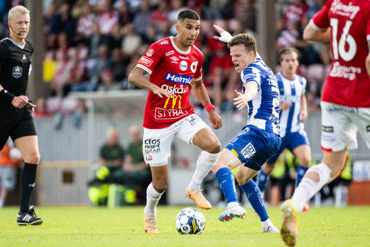 Degerfors Elyas Bouzaiene och IFK Göteborgs Kolbeinn