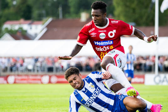 IFK Göteborgs Thomas Santos och Degerfors Joseph - Claude