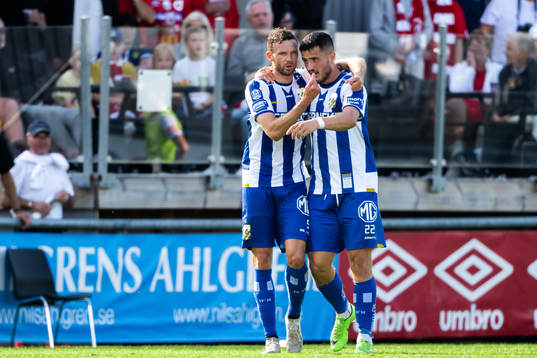 IFK Göteborgs Marcus Berg och Astrit Selmani jublar