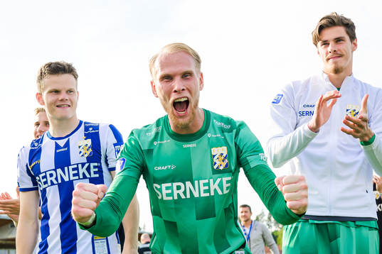 IFK Göteborgs målvakt Pontus Dahlberg jublar med