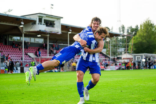 IFK Göteborgs Arbnor Mucolli och Gustav Svensson jublar