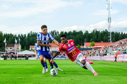 IFK Göteborgs Arbnor Mucolli och Degerfors Joseph - Claude