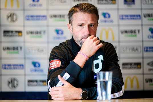Degerfors tränare Tobias Solberg deppar