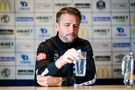 Degerfors tränare Tobias Solberg deppar