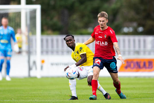Bläddra bland fler bilder av Fotboll, Ettan södra, herr, Falkenberg - Vänersborg