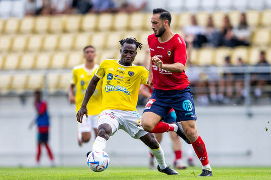 Falkenbergs Godwin Aguda och Vänersborgs Ali Al-Habobi
