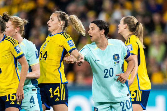 Nathalie Björn of Sweden and Sam Kerr of Australia