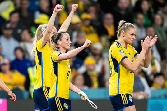 Kosovare Asllani of Sweden celebrates with Amanda Ilestedt