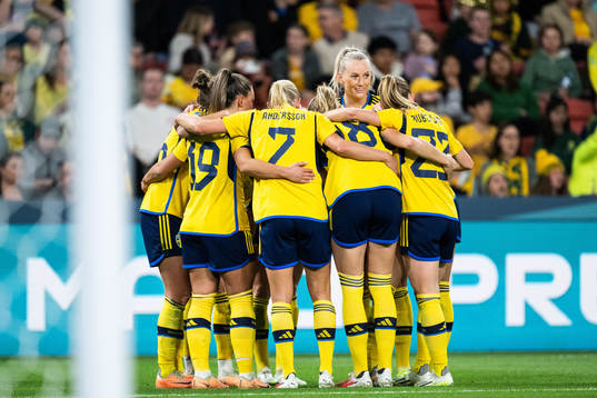 Kosovare Asllani of Sweden celebrates with team mates