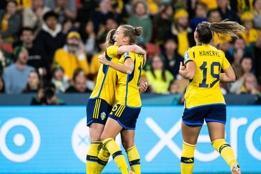 Kosovare Asllani of Sweden celebrates with Filippa