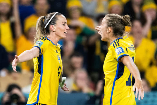 Kosovare Asllani of Sweden celebrates with Filippa Angeldahl