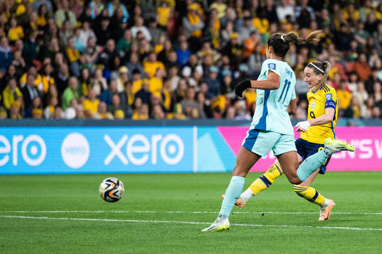 Kosovare Asllani of Sweden scores 2-0