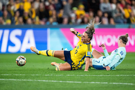 Johanna Rytting Kaneryd of Sweden and Steph Catley of
