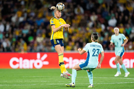 Fridolina Rolfö of Sweden and Kyra Cooney-Cross of