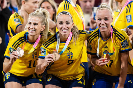 Sofia Jakobsson, Kosovare Asllani and Caroline Seger of