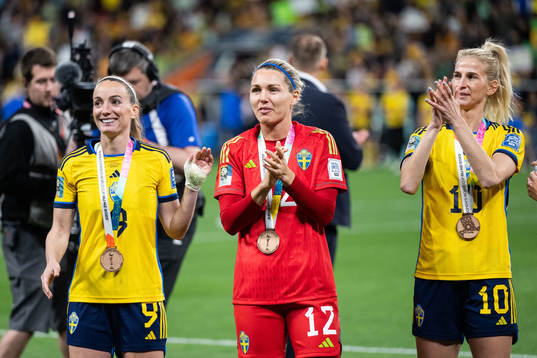 Kosovare Asllani, goalkeeper Jennifer Falk and Sofia