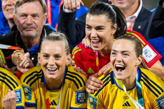 Stina Blackstenius, goalkeeper Zecira Musovic an dMagdalena
