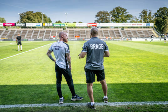 Landskronas tränare Max Mölder i samtal med Brages