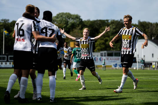 Landskronas David Edvardsson jublar