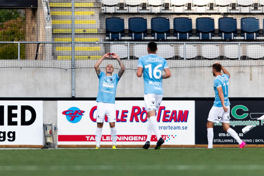 Gefles Anton Lundin jublar