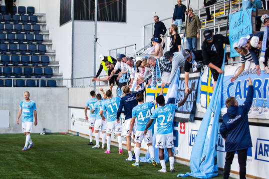 Gefles spelare jublar