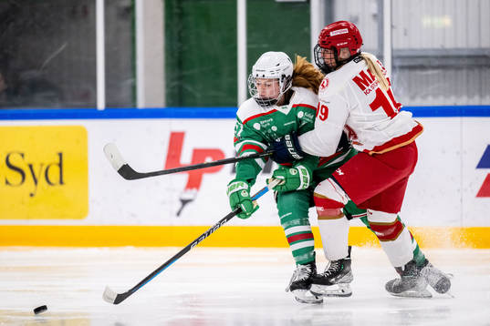 Rögles Emily Gustafson och Troja Ljungbys Thea Johansson