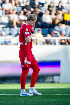 Örebros målvakt William Eskelinen deppar
