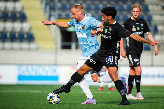 Gefles Oscar Lundin och Örebros Lucas Shlimon