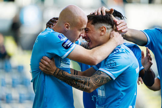 Gefles Anton Lundin och Antonio Yakoub jublar