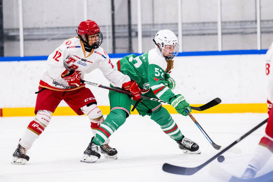 Troja Ljungbys Mail Bergström och Rögles Emily Gustafson