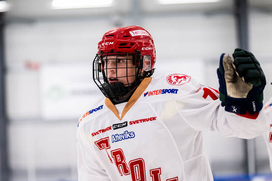 Troja Ljungbys Thea Johansson jublar