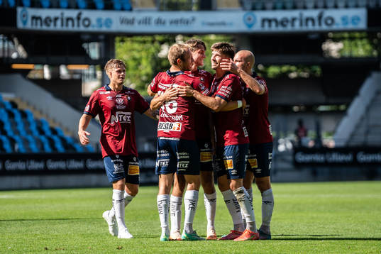 Örgrytes Noah Christoffersson jublar med lagkamrater