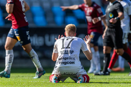 Östersunds Malcolm Stolt reagerar