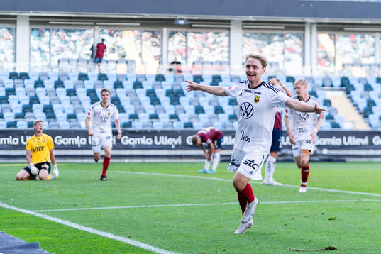 Östersunds Simon Marklund jublar