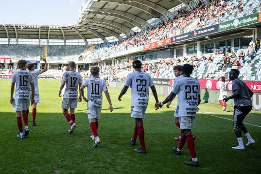 Östersunds spelare jublar