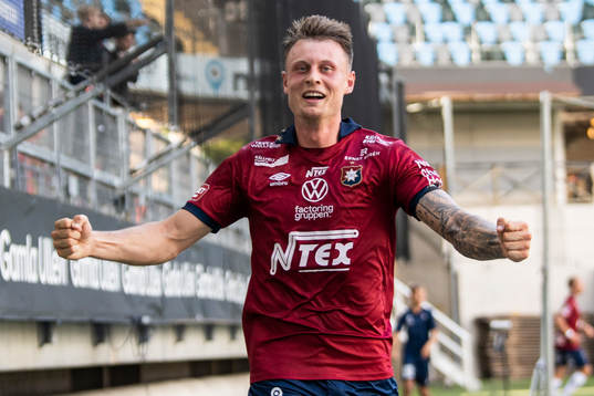 Örgrytes Marcus Haglind Sangre jublar