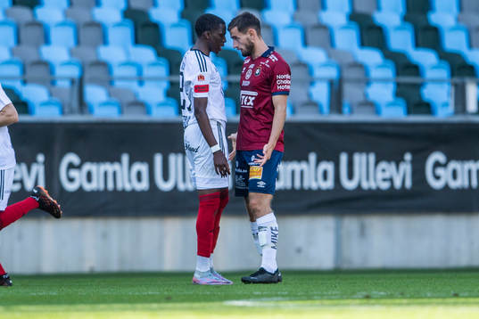 Östersunds Calvin Kabuye och Örgrytes Erion Sadiku