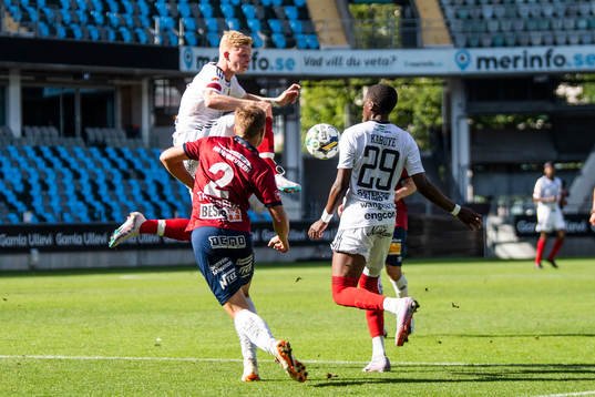 Östersunds Malcolm Stolt och Calvin Kabuye