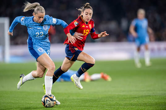 Alessia Russo of England and Olga Carmona of Spain