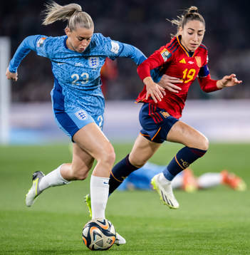 Alessia Russo of England and Olga Carmona of Spain