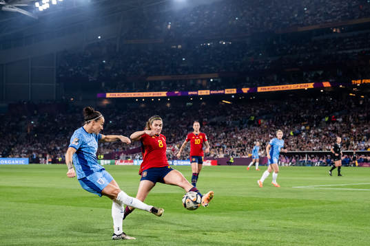 Lucy Bronze of England and Mariona Caldentey of Spain