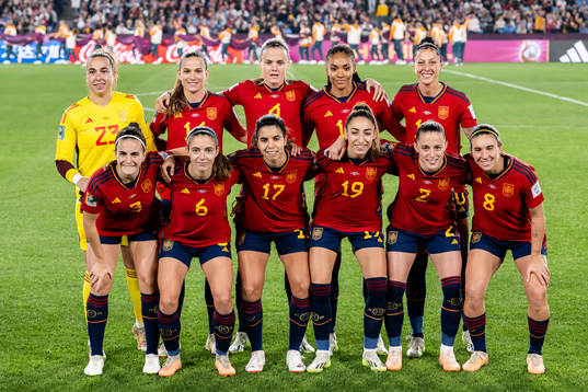 The starting eleven of Spain poses for a team photo