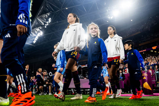 Laia Codina and Alba Redondo of Spain enters the pitch
