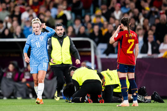 Lauren Hemp of England and Ona Batlle of Spain and a pitch