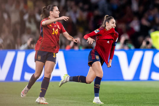 Olga Carmona of Spain celebrate her 1-0 goal with Laia